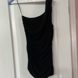 One Shoulder. Black M